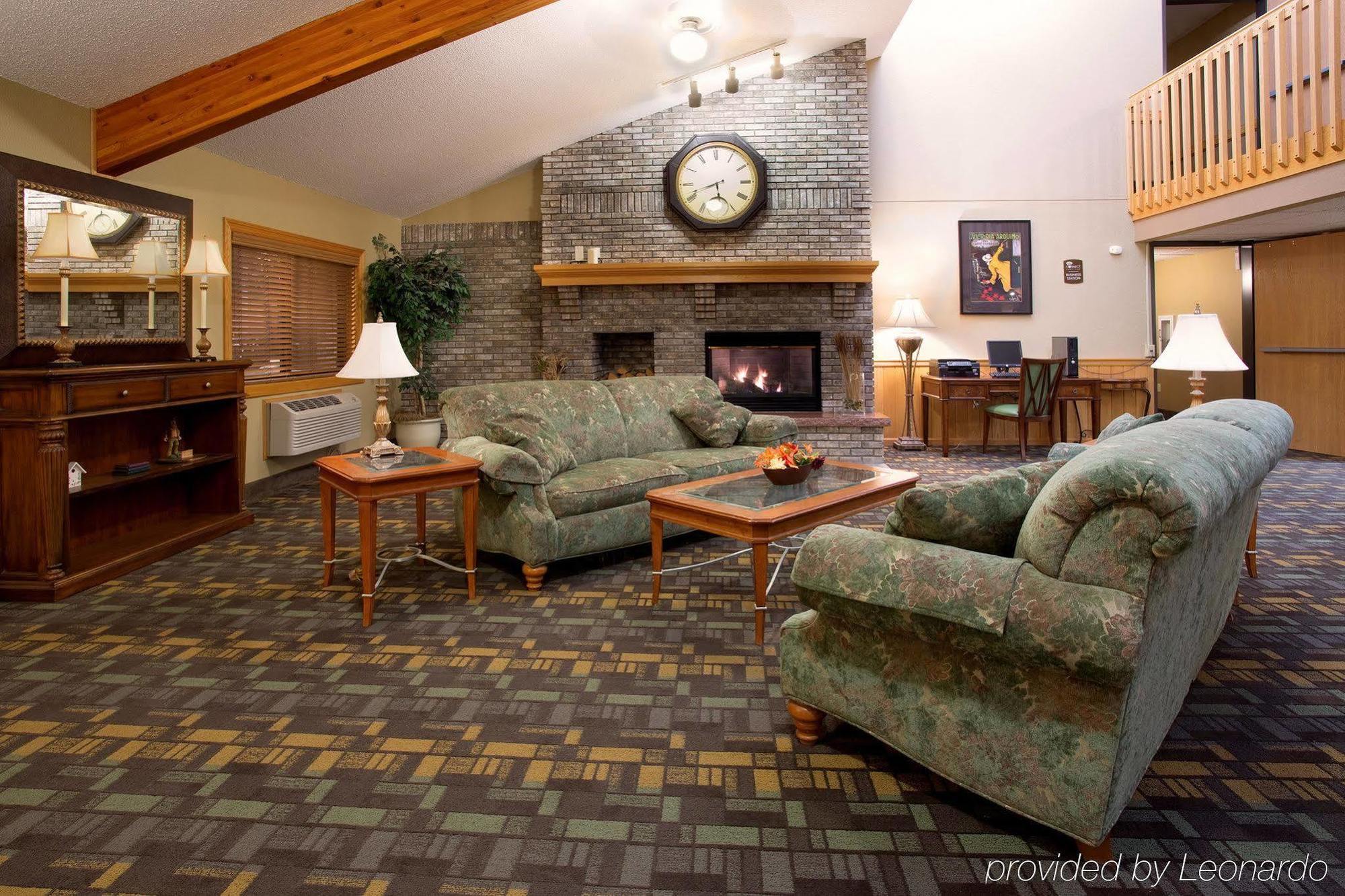 Cobblestone Hotel & Suites - ウィスコンシン・ラピッズ エクステリア 写真